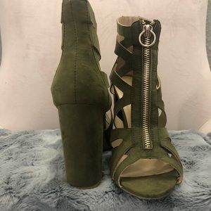 Like new Charlotte Russe size 7